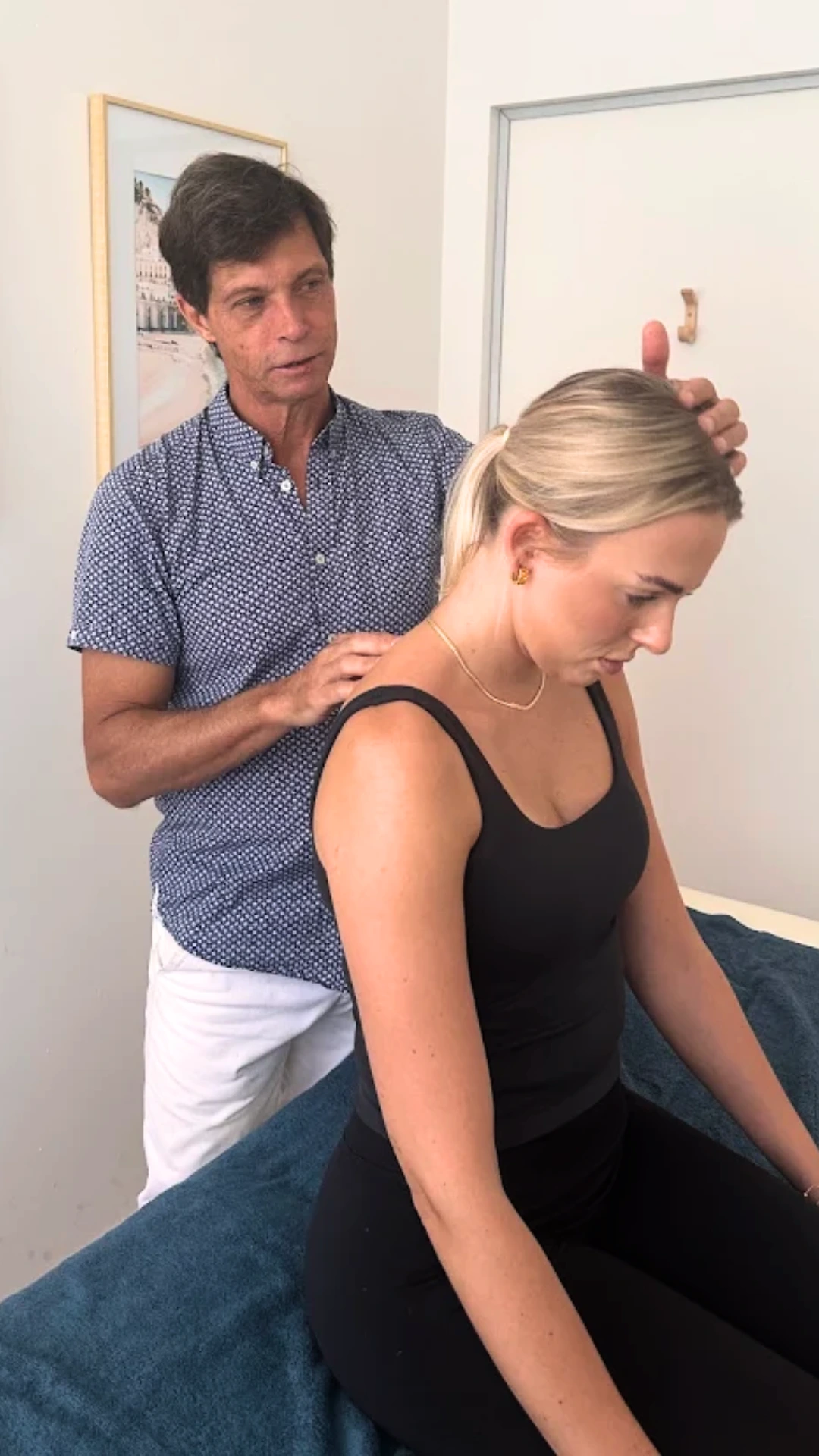 Chiropractic spinal adjustment at Bondi Junction clinic
